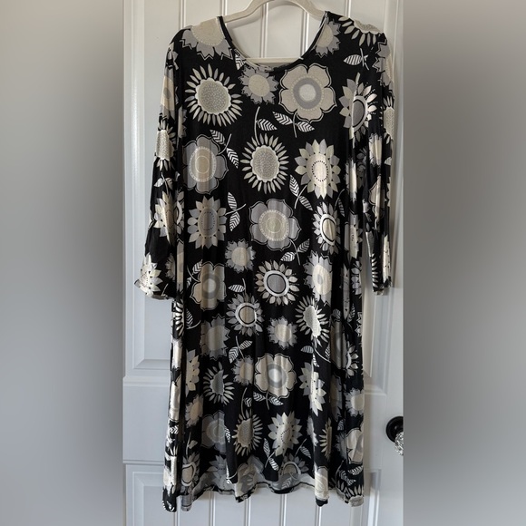 Gudrun Sjoden Black and Cream Floral Midi Dress - Picture 2 of 6